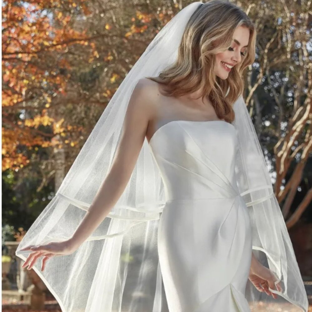 Pronovias Elegant White Wedding Dress